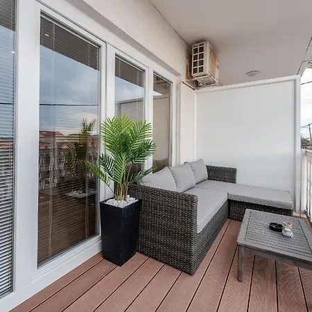 Apartamento Moderne Ferienwohnung Mit Pool, Whirlpool, Sauna, Klimaanlage Und Balkon Fur 5 Personen *