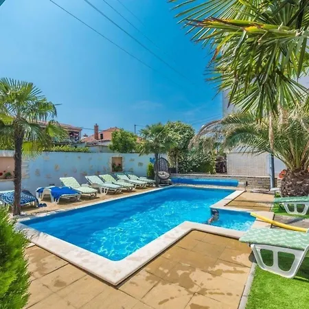 Moderne Ferienwohnung Mit Pool, Whirlpool, Sauna, Klimaanlage Und Balkon Fur 5 Personen Sukošan