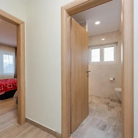 Moderne Ferienwohnung Mit Pool, Whirlpool, Sauna, Klimaanlage Und Balkon Fur 5 Personen Apartamento