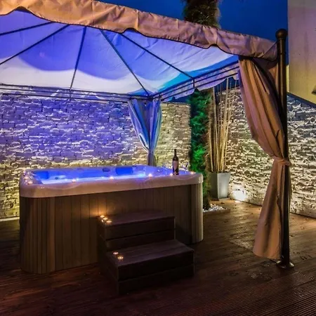 Apartamento Moderne Ferienwohnung Mit Pool, Whirlpool, Sauna, Klimaanlage Und Balkon Fur 5 Personen Sukošan