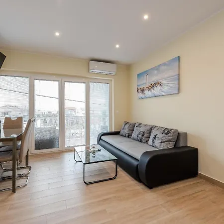 Moderne Ferienwohnung Mit Pool, Whirlpool, Sauna, Klimaanlage Und Balkon Fur 5 Personen * Sukošan