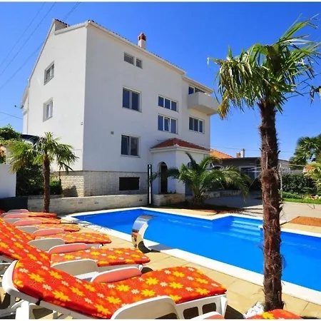 Moderne Ferienwohnung Mit Pool, Whirlpool, Sauna, Klimaanlage Und Balkon Fur 5 Personen * Sukošan